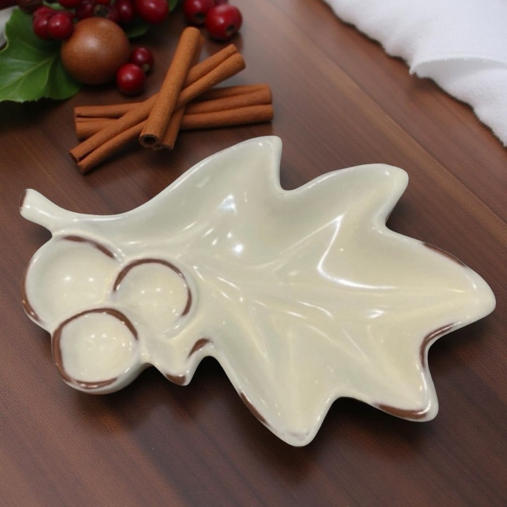 Terracotta Holly Leaf & Berries Dish